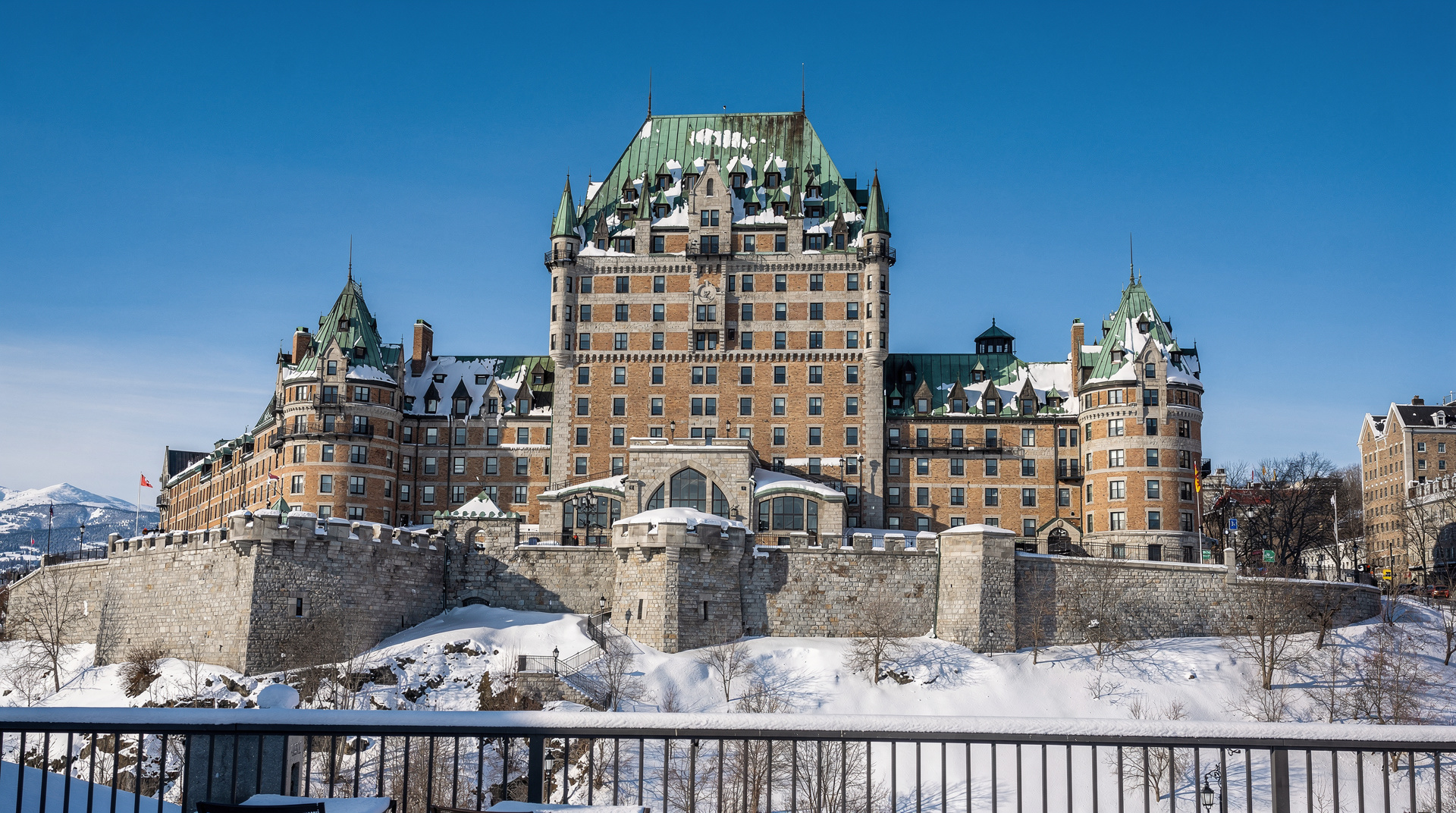 Château Frontenac: historia, tour y qué merece la pena hacer — Château Frontenac (1893): tour guiado, veredicto honesto del high tea, bar 1608 