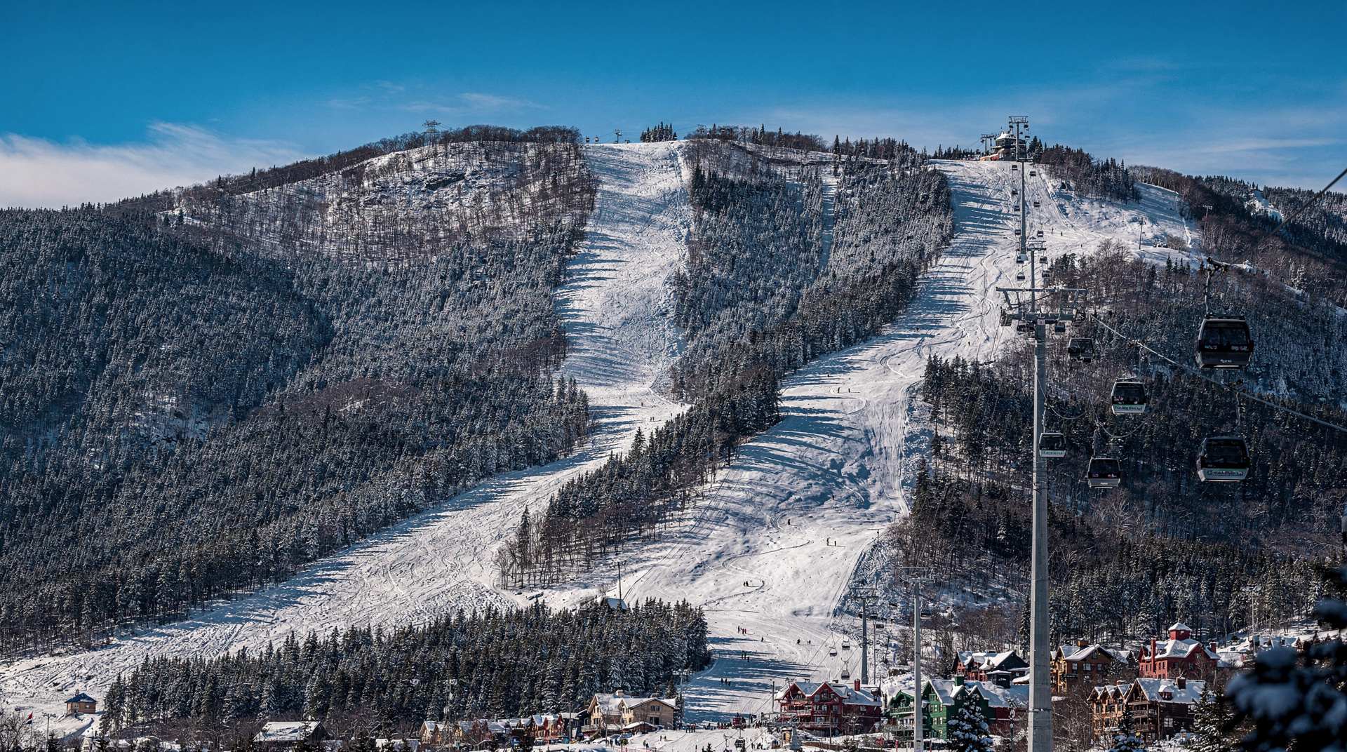 Guía de esquí en Mont-Tremblant: remontes, pistas, clases y dónde alojarse — Guía completa de esquí en Mont-Tremblant: 102 pistas, 14 remontes, 4 caras, prec
