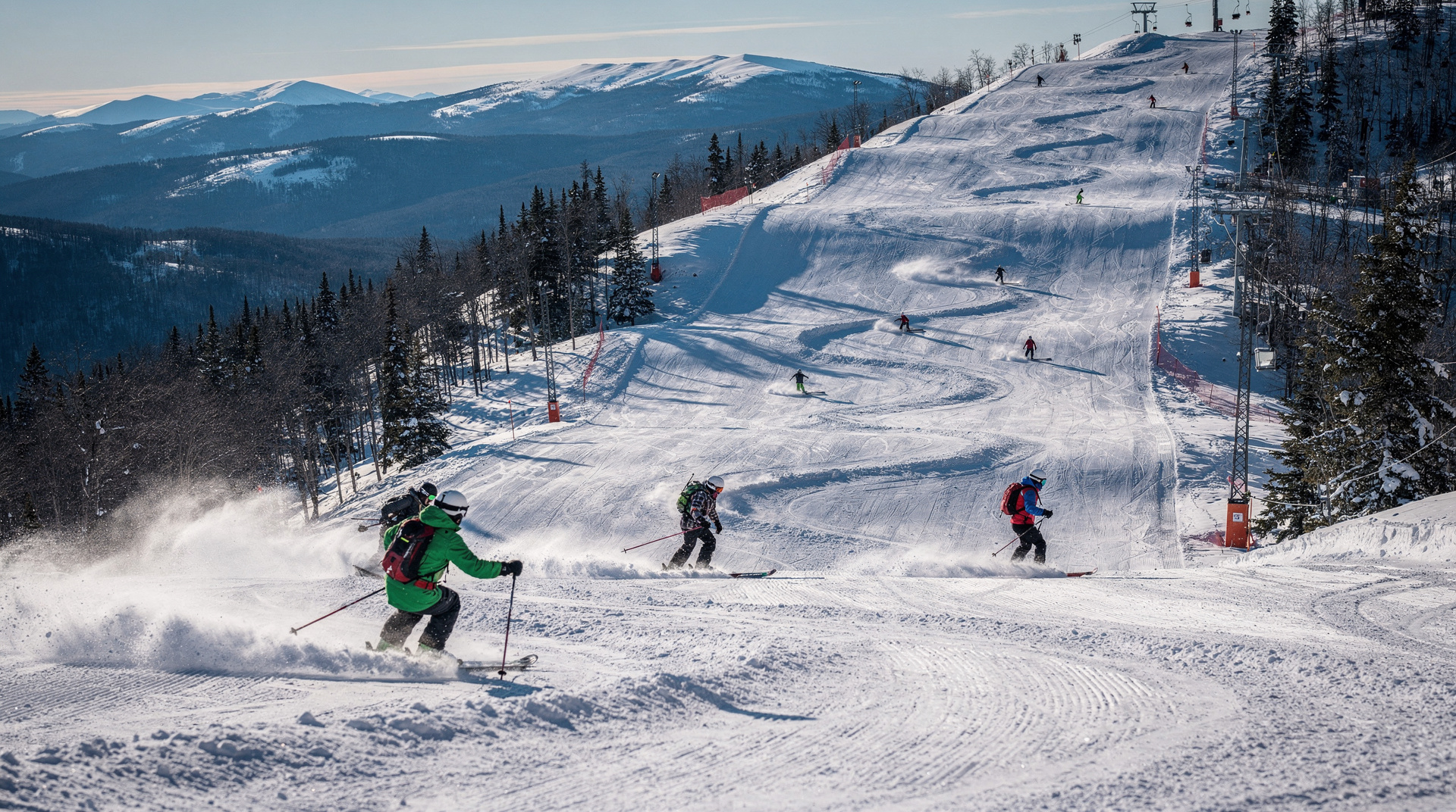 Mont-Tremblant vs Mont-Sainte-Anne : comparer les deux grandes stations de ski du Québec — Mont-Tremblant vs Mont-Sainte-Anne : pistes, dénivelé, accès depuis Montréal et 