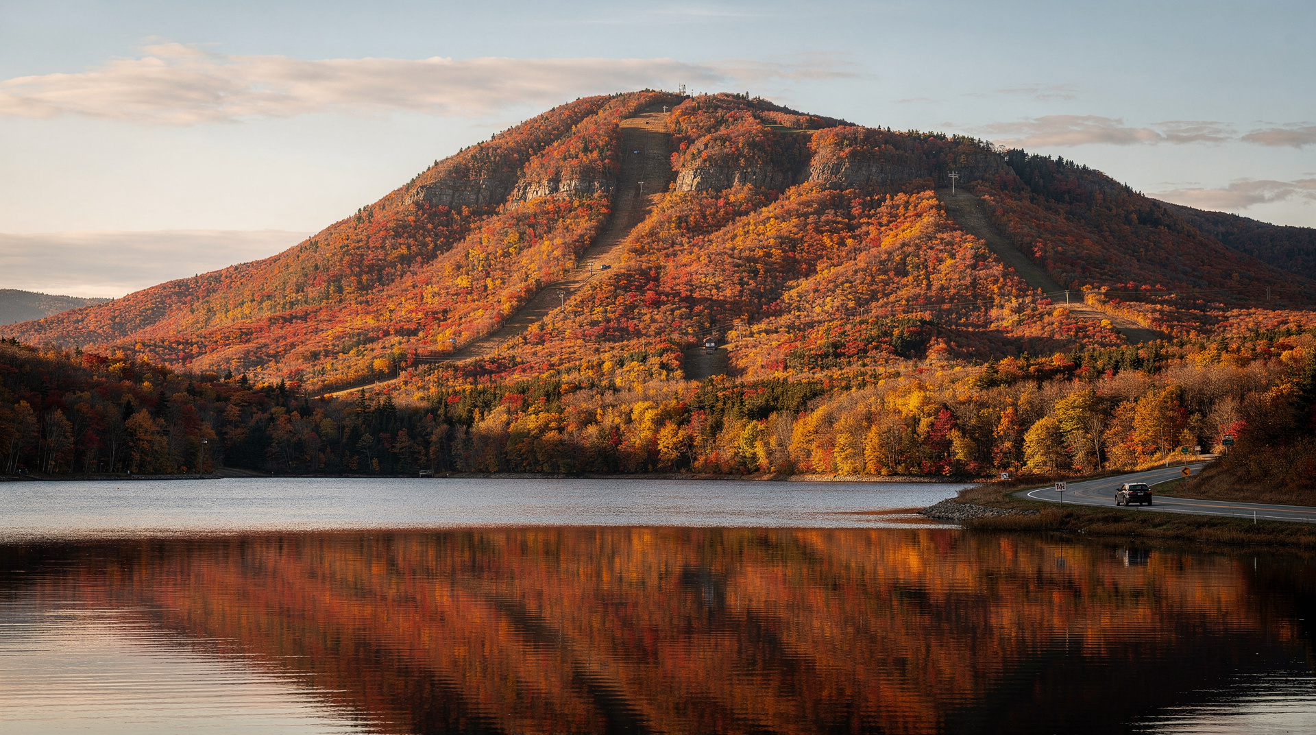 De Montréal a los Cantons-de-l'Est: rutas de excursión de un día — Montréal a los Cantons-de-l'Est: ruta del vino, Lac Memphrémagog, abadía de Sain